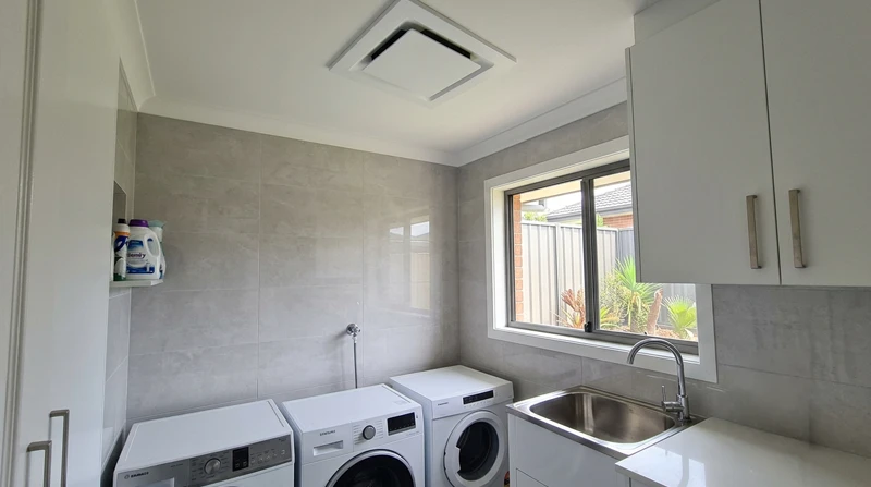 Laundry exhaust fan
