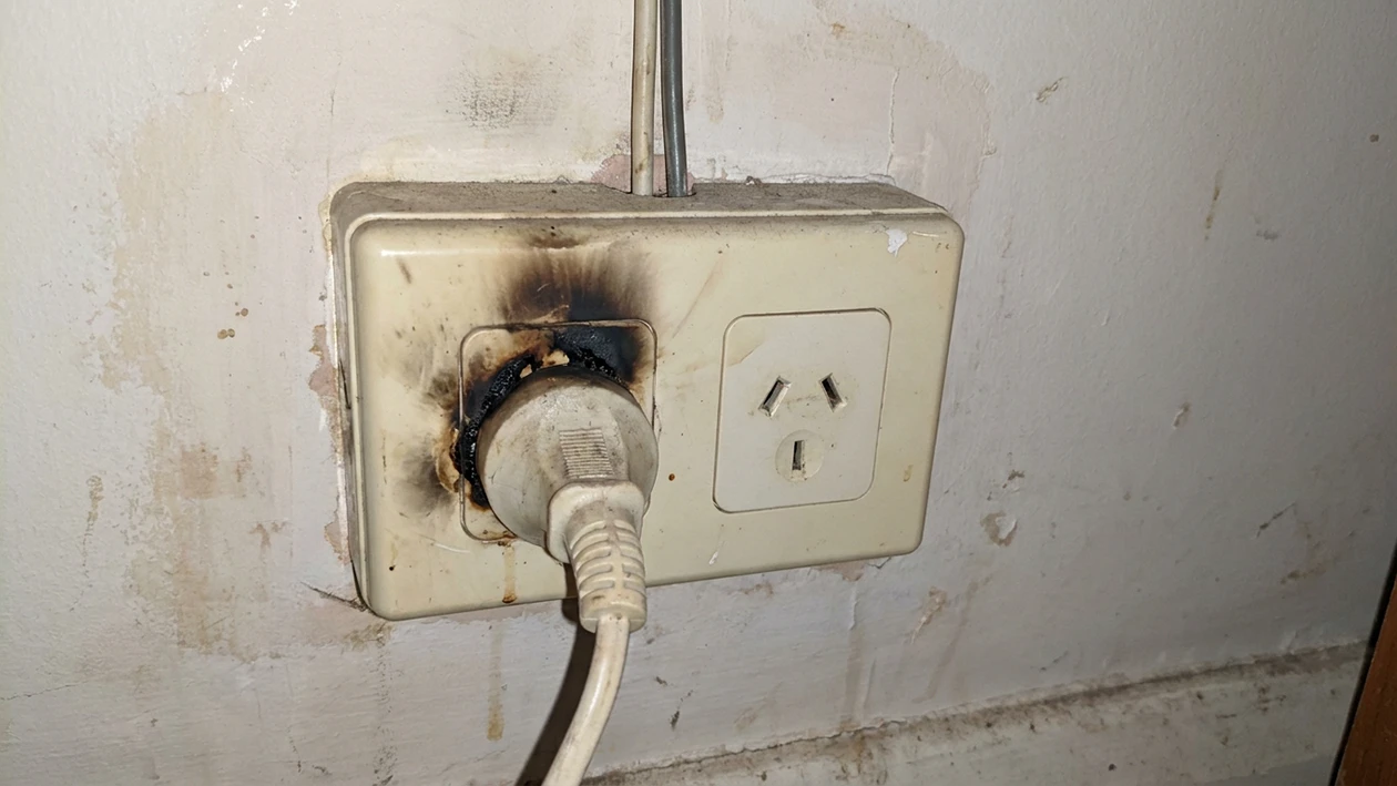 Electrical-burning-smell Electrical powerpoint with burnt marks